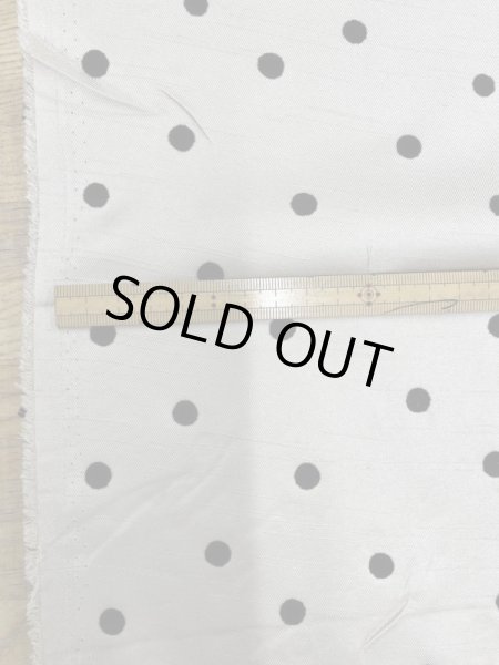 画像2: 生地：水玉小フロッキー加工ポリシャンタン（ベージュ／黒） (2)