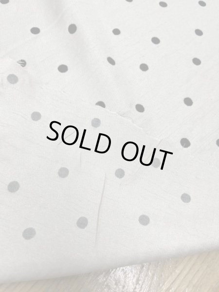 画像3: 生地：水玉小フロッキー加工ポリシャンタン（ベージュ／黒） (3)