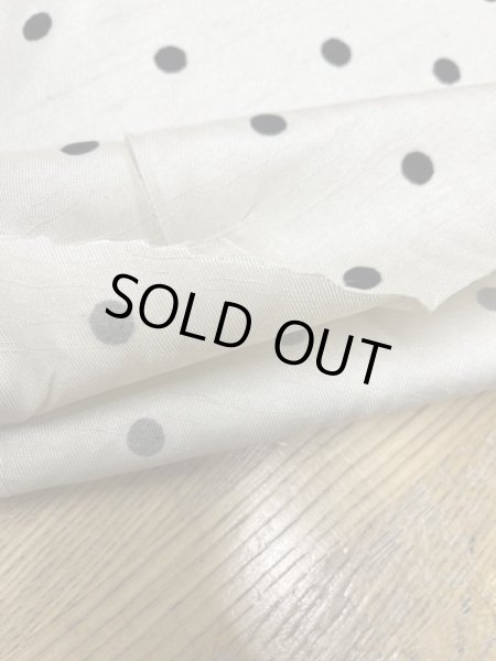 画像4: 生地：水玉小フロッキー加工ポリシャンタン（ベージュ／黒） (4)