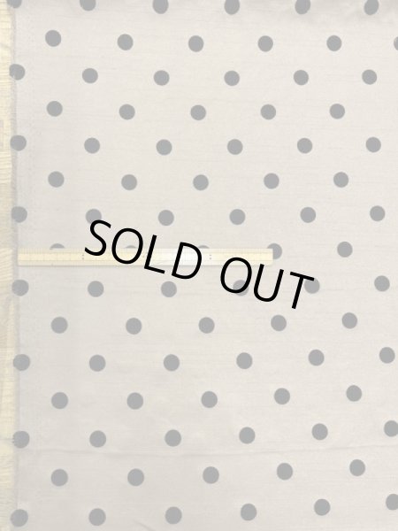 画像2: 生地:水玉大フロッキー加工ポリシャンタン(ベージュ/黒) (2)