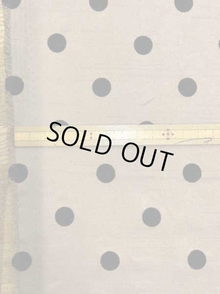 画像3: 生地:水玉大フロッキー加工ポリシャンタン(ベージュ/黒) (3)