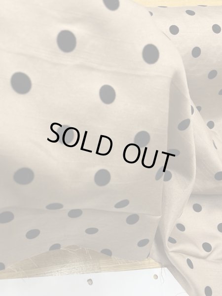 画像8: 生地:水玉大フロッキー加工ポリシャンタン(ベージュ/黒) (8)