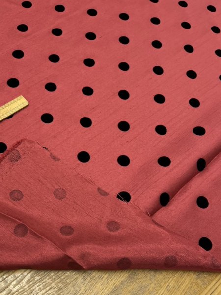 画像3: 生地：水玉大フロッキー加工ポリシャンタン（レンガ／黒） (3)