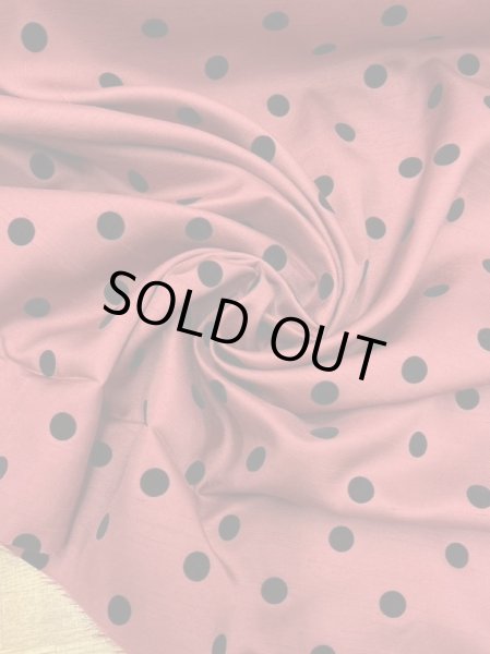 画像6: 生地：水玉大フロッキー加工ポリシャンタン（レンガ／黒） (6)