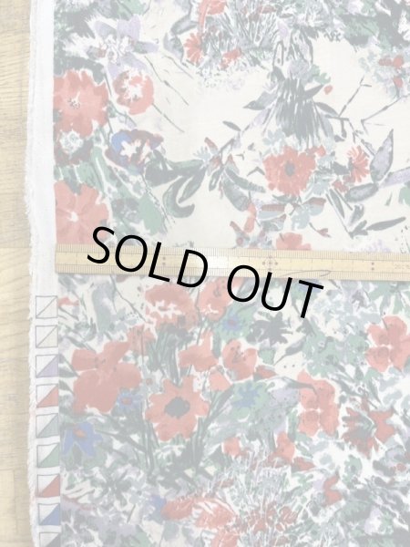 画像2: 生地：ポリエステル100％花柄プリント（ベージュ／赤） (2)