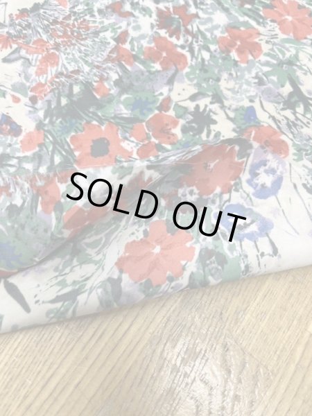 画像4: 生地：ポリエステル100％花柄プリント（ベージュ／赤） (4)