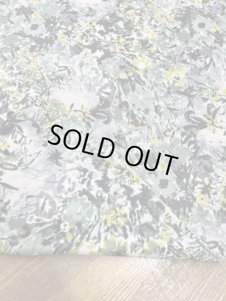 画像3: 生地:ポリエステル100%花柄プリント(ベージュ/緑) (3)