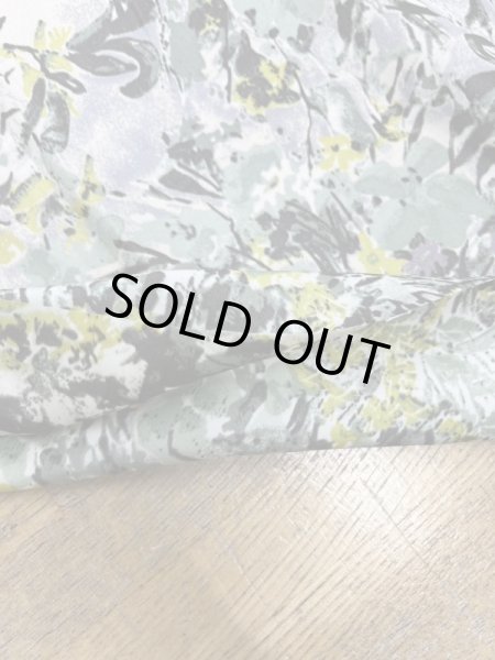 画像4: 生地:ポリエステル100%花柄プリント(ベージュ/緑) (4)