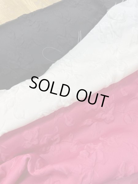 画像8: 生地:ポリエステル100%凹凸エンボス加工フラワー調(黒) (8)