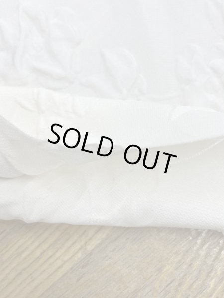 画像4: 生地：ポリエステル100％凹凸エンボス加工フラワー調（白） (4)