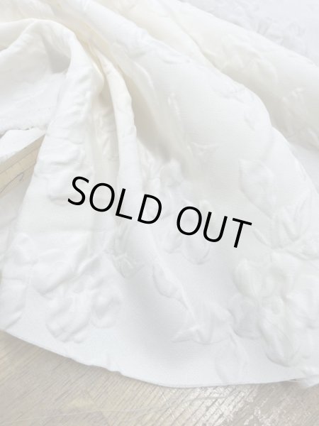 画像5: 生地：ポリエステル100％凹凸エンボス加工フラワー調（白） (5)