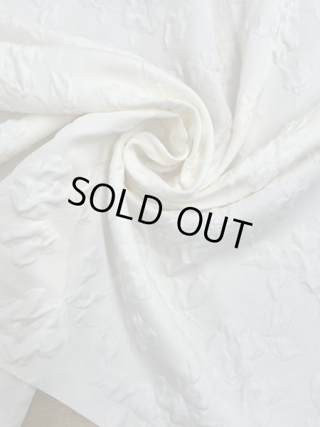 画像6: 生地：ポリエステル100％凹凸エンボス加工フラワー調（白） (6)