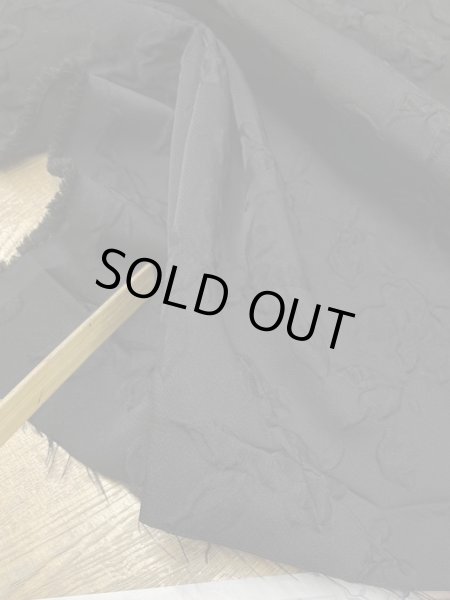 画像5: 生地:ポリエステル100%凹凸エンボス加工フラワー調(黒) (5)