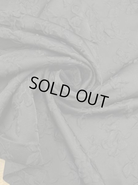 画像6: 生地:ポリエステル100%凹凸エンボス加工フラワー調(黒) (6)