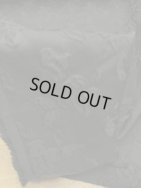 画像7: 生地:ポリエステル100%凹凸エンボス加工フラワー調(黒) (7)