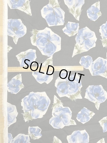 画像1: 生地：花柄プリント綿60ローン（黒／ブルー） (1)