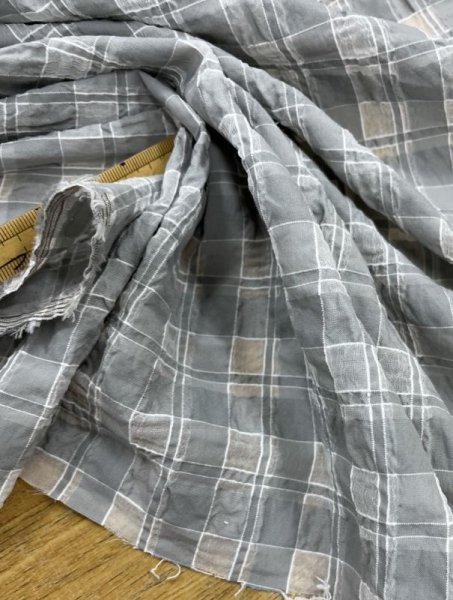 画像5: 生地:綿キュプラ混格子柄リップル(グレー) (5)