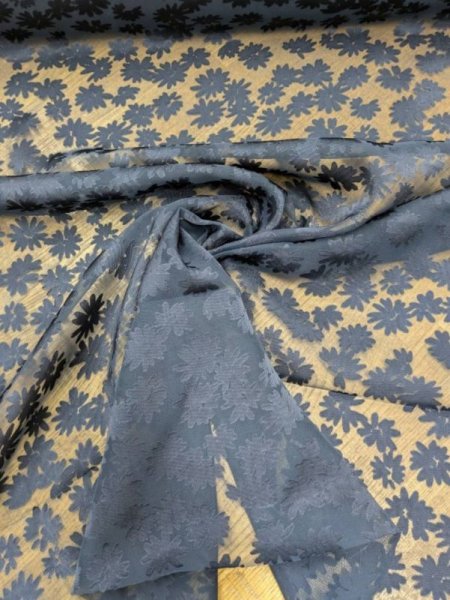 画像5: 生地:ポリレーヨン花柄朱子染オパール(紺) (5)