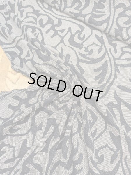 画像4: 生地:綿100%ボタニカル柄ジャガードニット(黒/グレー) (4)