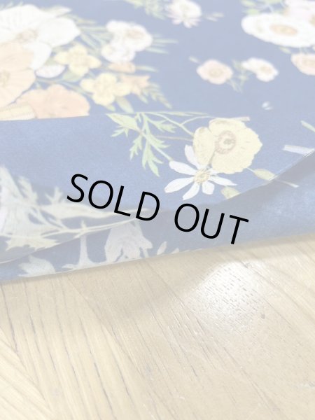 画像4: 生地：綿100％フラワー柄コットンブロード（明るい紺） (4)