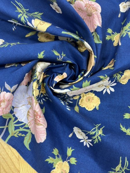 画像6: 生地:綿100%フラワー柄コットンブロード(明るい紺) (6)