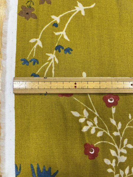 画像2: 生地:綿100%野の花柄コットン(からし) (2)