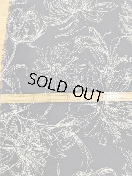 画像2: 生地:手書き風フラワープリントポリエステル100%(黒/白) (2)