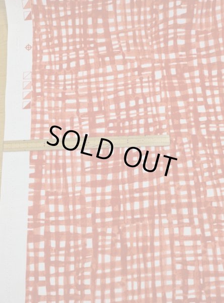 画像1: 生地：手書き風チェック柄ポリプリント（白／朱赤） (1)