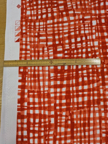 画像2: 生地:手書き風チェック柄ポリプリント(白/朱赤) (2)