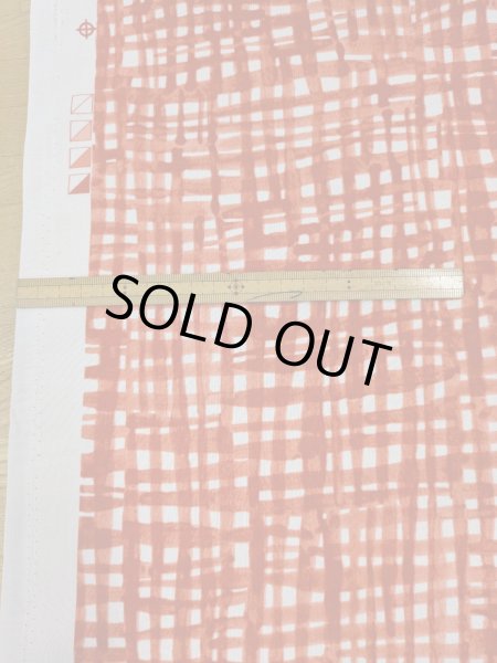 画像2: 生地：手書き風チェック柄ポリプリント（白／朱赤） (2)