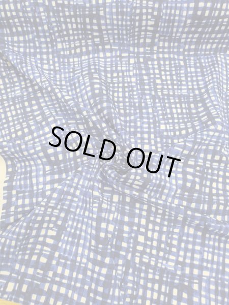 画像4: 生地:手書き風チェック柄ポリプリント(白/青) (4)