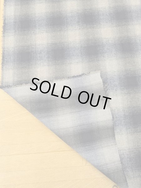 画像2: 生地: オンブレチェック柄ウールライクポリストレッチ(グレー/紺) (2)