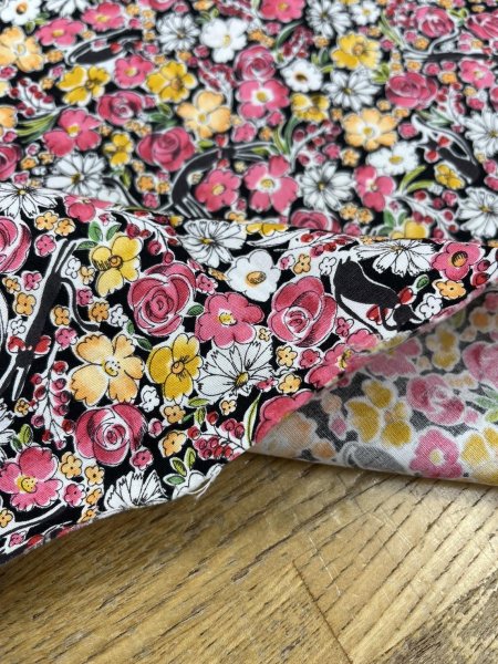 画像4: 生地:手書き風の花柄プリント(黒地/ピンク系) (4)