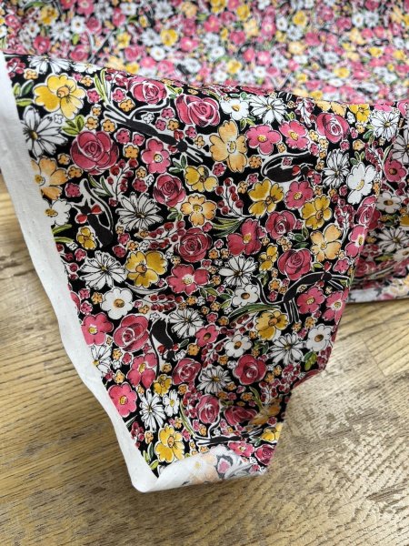 画像7: 生地:手書き風の花柄プリント(黒地/ピンク系) (7)