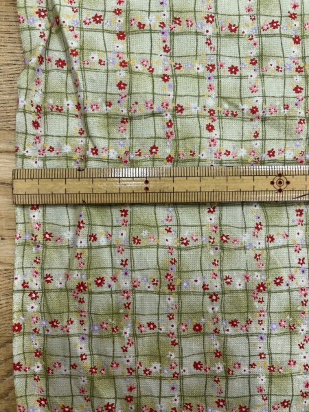 画像2: 生地:綿100%小花柄・格子・ガーデン柄プリント(グリーン) (2)