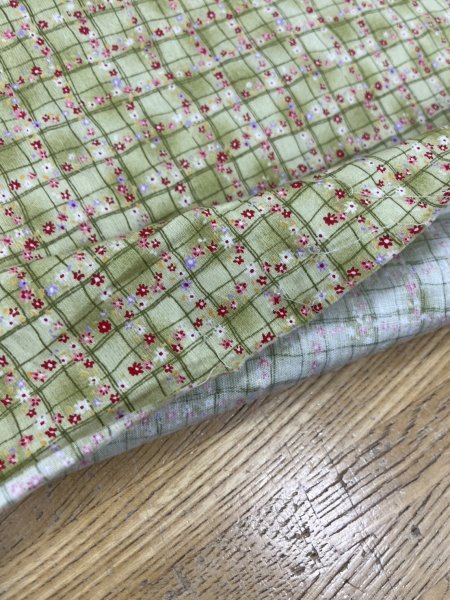 画像4: 生地:綿100%小花柄・格子・ガーデン柄プリント(グリーン) (4)