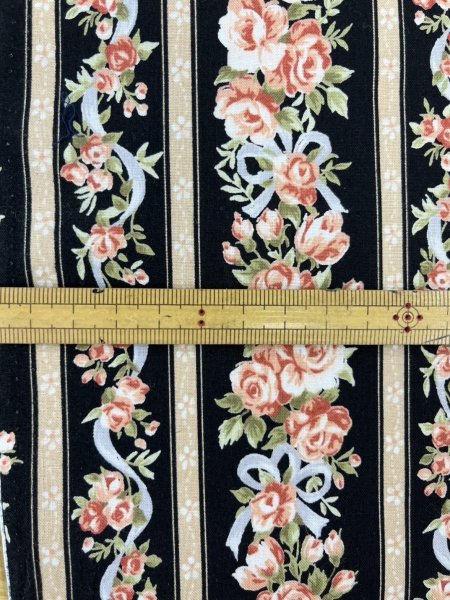 画像3: 生地:綿100%花・ストライプ柄プリントシーチング(黒地) (3)