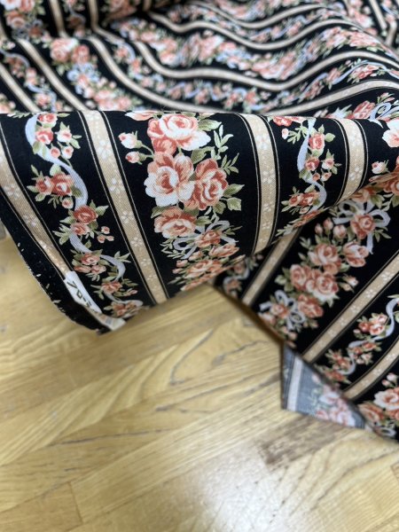 画像8: 生地:綿100%花・ストライプ柄プリントシーチング(黒地) (8)