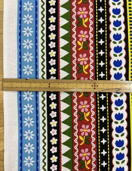 画像2: 生地:綿100%チロルテープ柄プリントシーチング(白地) (2)