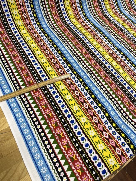 画像3: 生地:綿100%チロルテープ柄プリントシーチング(白地) (3)