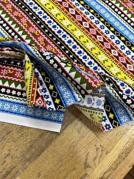 画像5: 生地:綿100%チロルテープ柄プリントシーチング(白地) (5)