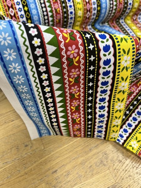 画像8: 生地:綿100%チロルテープ柄プリントシーチング(白地) (8)