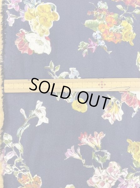 画像2: 生地:綿100%クラシックフラワープリント(紺地) (2)