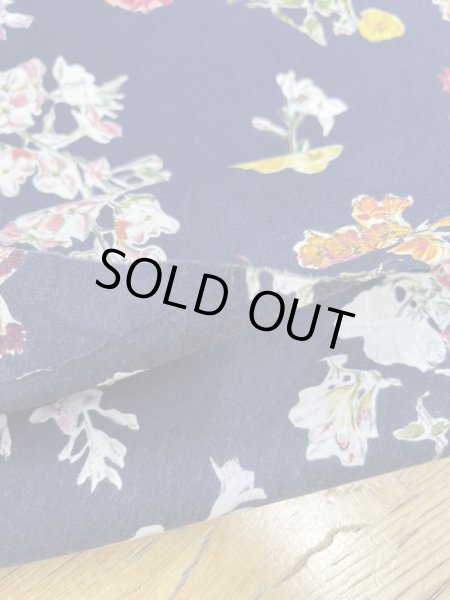 画像4: 生地:綿100%クラシックフラワープリント(紺地) (4)