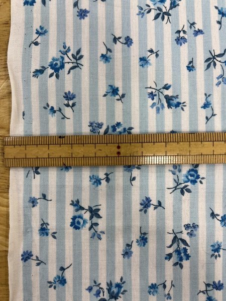 画像2: 生地:綿100% 花柄ストライププリント(水色) (2)