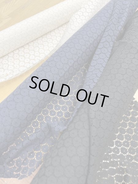 画像7: 生地:綿ナイロン混 サークルドット柄ラッセルレース生地(クリーム) (7)