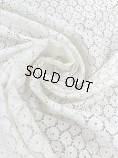 画像5: 生地:綿ナイロン混 サークルドット柄ラッセルレース生地(クリーム) (5)