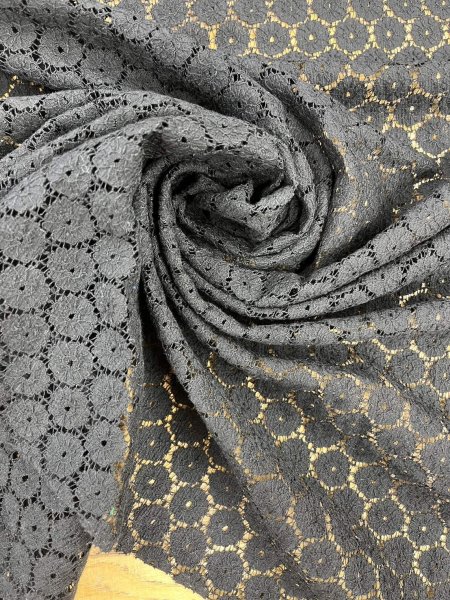 画像6: 生地:綿ナイロン混 サークルドット柄ラッセルレース生地(黒) (6)