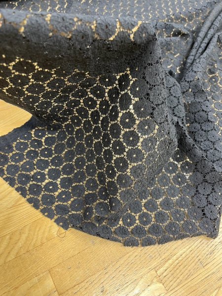 画像7: 生地:綿ナイロン混 サークルドット柄ラッセルレース生地(黒) (7)