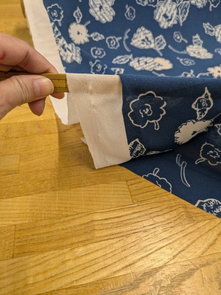 画像6: 生地:英字フラワープリントポリニット (紺地×白) (6)